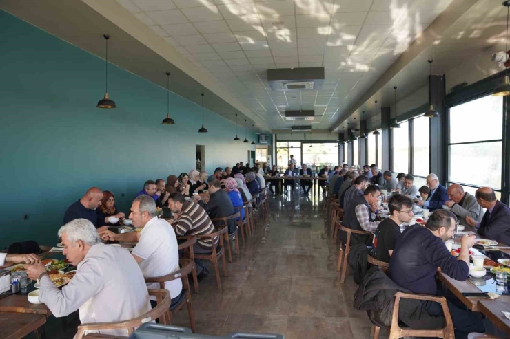 Başkan Hallaç Uluslararası Sempozyuma Ev Sahipliği Yaptı