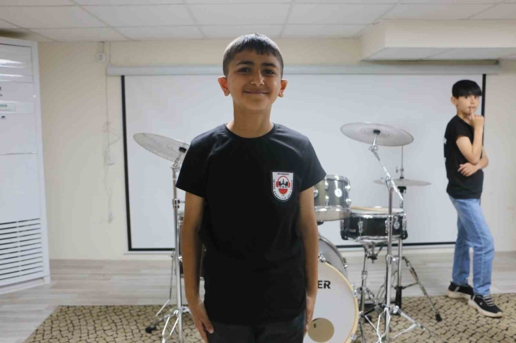 İşaret Diliyle Yürekten Beste: "sizi Ruhumla Duyabilirim"