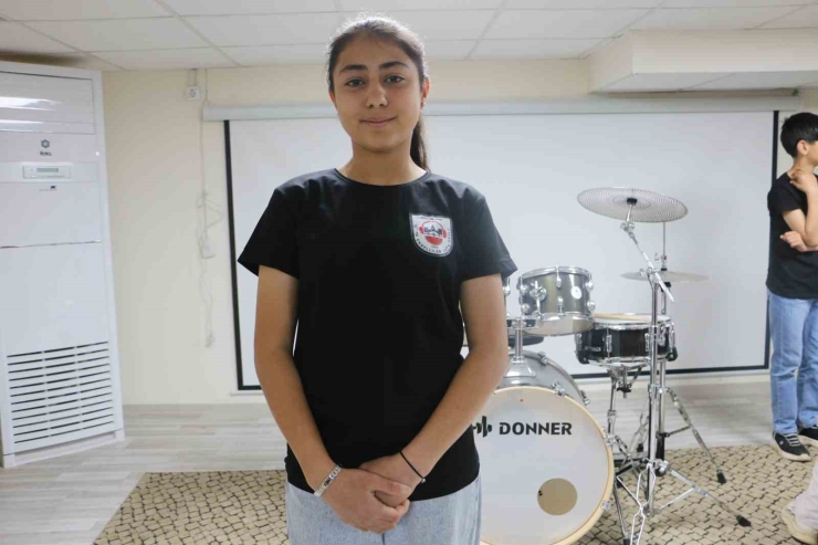 İşaret Diliyle Yürekten Beste: "sizi Ruhumla Duyabilirim"