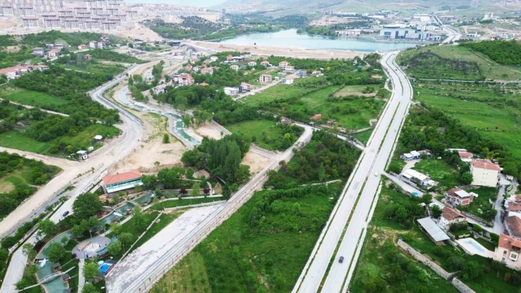 Başkan Taşkın Çarşıbaşı Yenileme Alanı’nda İncelemelerde Bulundu