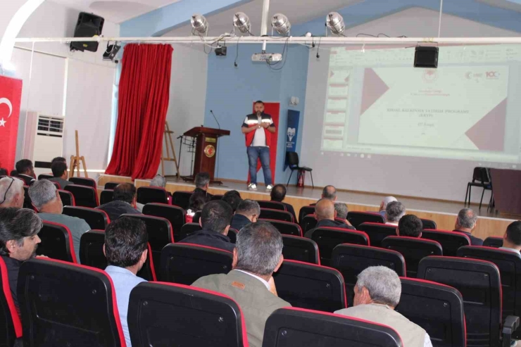 Dicle’de Çiftçiler Kırsal Kalkınma Yatırımlarının Desteklemeleri Hakkında Bilgilendirildi