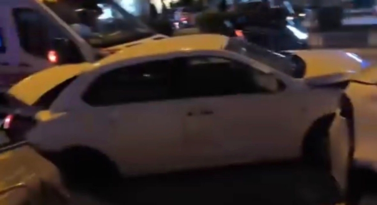 Gaziantep’te Ambulansın Karıştığı Zincirleme Kazada 3 Kişi Yaralandı