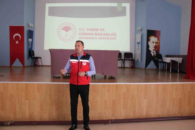 Dicle’de Çiftçiler Kırsal Kalkınma Yatırımlarının Desteklemeleri Hakkında Bilgilendirildi
