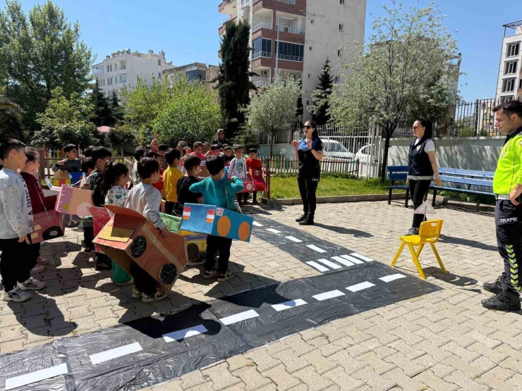 Atıklardan Araç Yaptılar, Trafiği Uygulamalı Öğrendiler