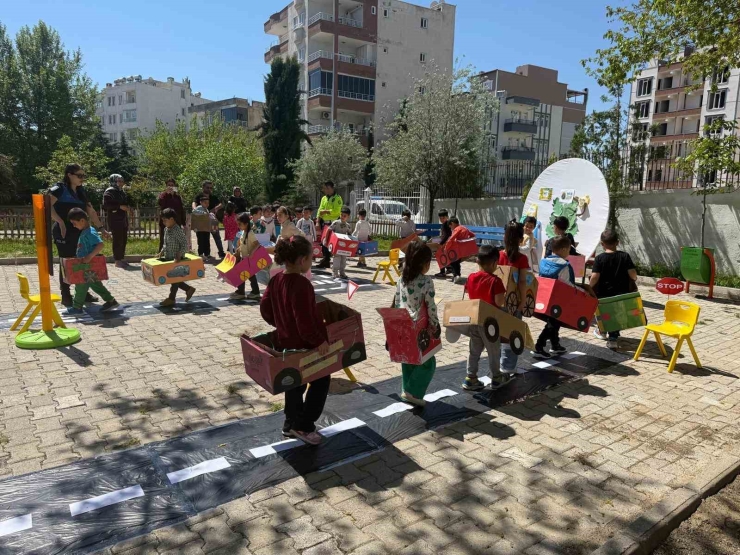 Atıklardan Araç Yaptılar, Trafiği Uygulamalı Öğrendiler