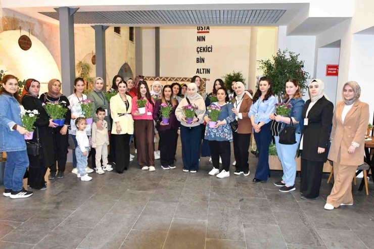 Gaziantep’te ‘ebe Gebe El Ele’ Vererek Pirpirim Aşı Yaptı