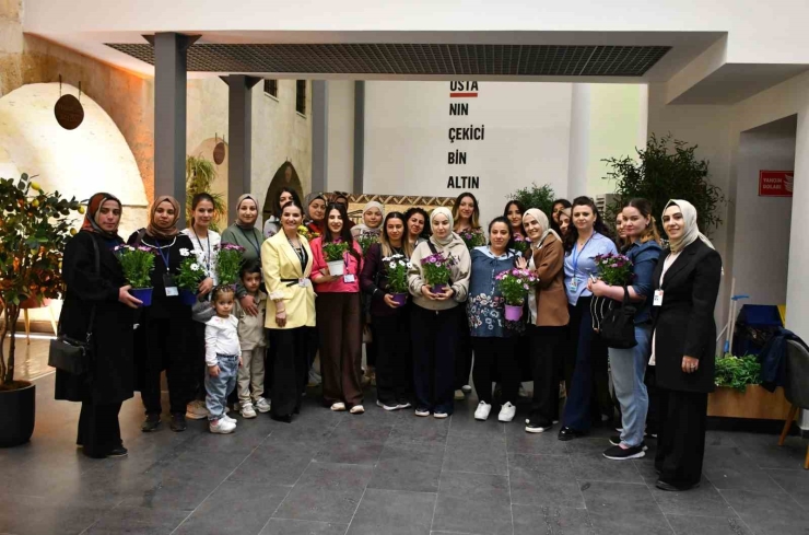 Gaziantep’te ‘ebe Gebe El Ele’ Vererek Pirpirim Aşı Yaptı