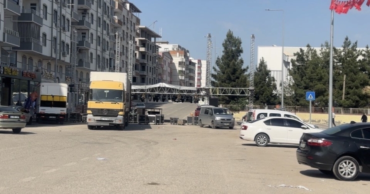 Bayrak Tartışması Organizasyonu İptal Ettirdi