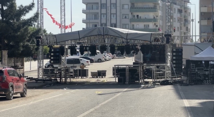 Bayrak Tartışması Organizasyonu İptal Ettirdi