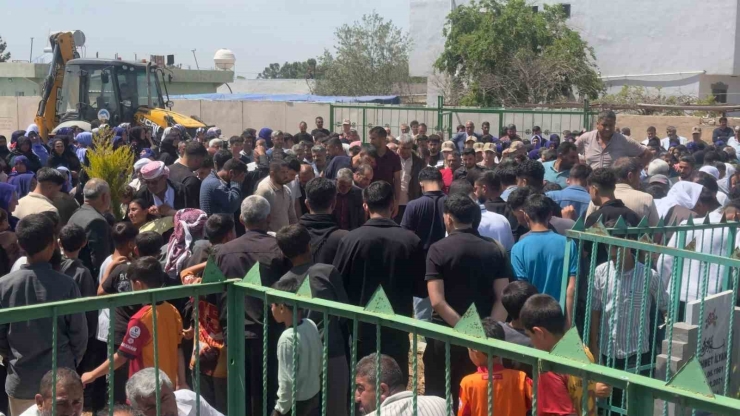 Evin Damında Ölü Bulunan 5 Yaşındaki Çocuk Defnedildi