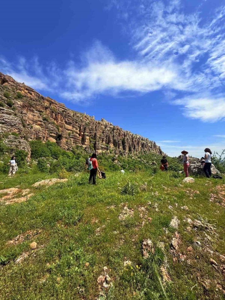 Çermik İlçesi Doğa Güzelliği Ve Tarihi İle Kapılarını Turizme Araladı