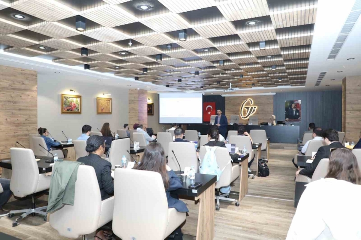 Gtb’den İhracatta Yeni Nesil Müşteri Bulma Stratejileri Eğitimi