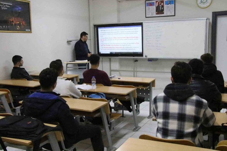 Haliliye’de Gençlere Rehberlik Ve Motivasyon Desteği