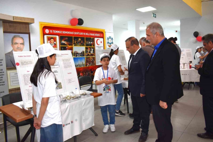 Ahmet Karahan Ortaokulu’nda Bilime Işık Tutan 4006 Fuarı Gerçekleştirildi