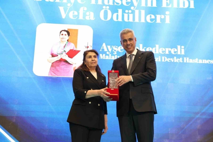 Yılın Hemşireleri Ödüllendirildi