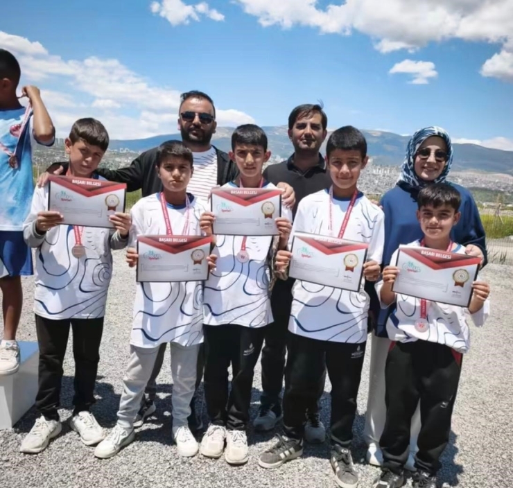 Bostanlı Köyü Çocuklarından Bilimde Ve Sporda Başarı