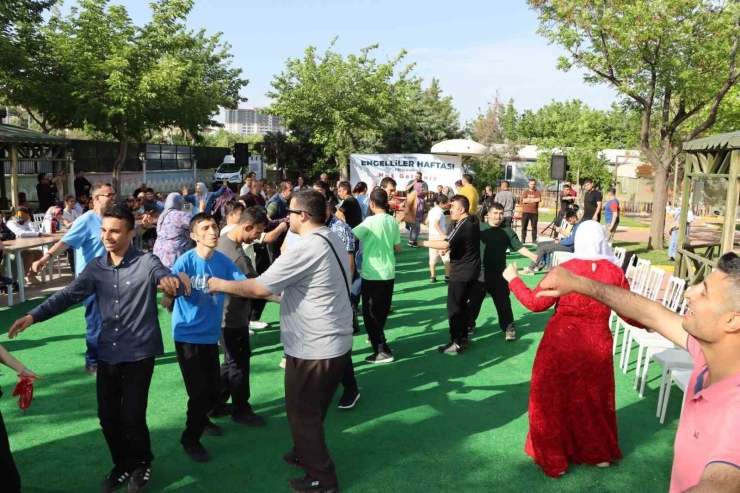 Engelsiz Hayatlar Sıra Gecesiyle Moral Buldu