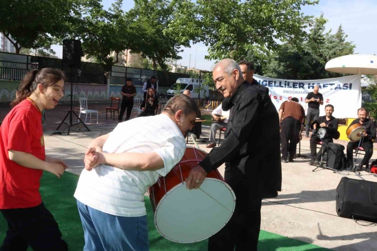 Engelsiz Hayatlar Sıra Gecesiyle Moral Buldu
