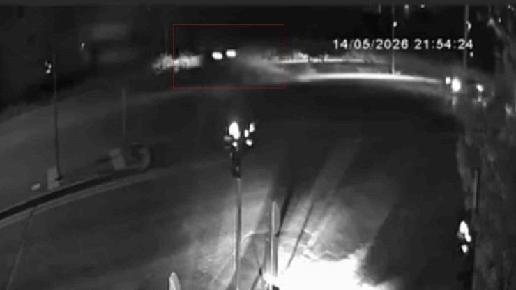 Kontrolden Çıkan Otomobil Tren Yoluna Uçtu, 3 Kişi Yaralandı