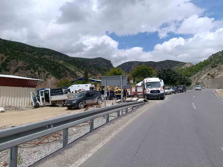 Malatya’da Kamyonet Şantiye Girdi: 3 Yaralı