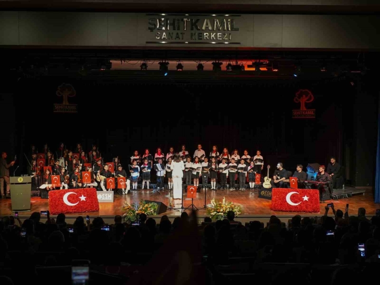 Şehitkamil Çocuk Orkestrasından Coşkulu 19 Mayıs Konseri