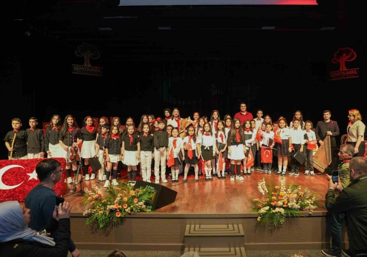 Şehitkamil Çocuk Orkestrasından Coşkulu 19 Mayıs Konseri