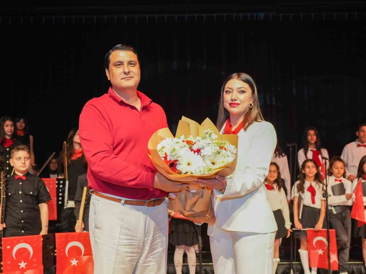Şehitkamil Çocuk Orkestrasından Coşkulu 19 Mayıs Konseri