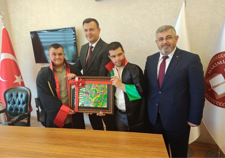 Adıyaman Adliyesi’nde Down Sendromlu Çocuklardan "sevgi Davası"