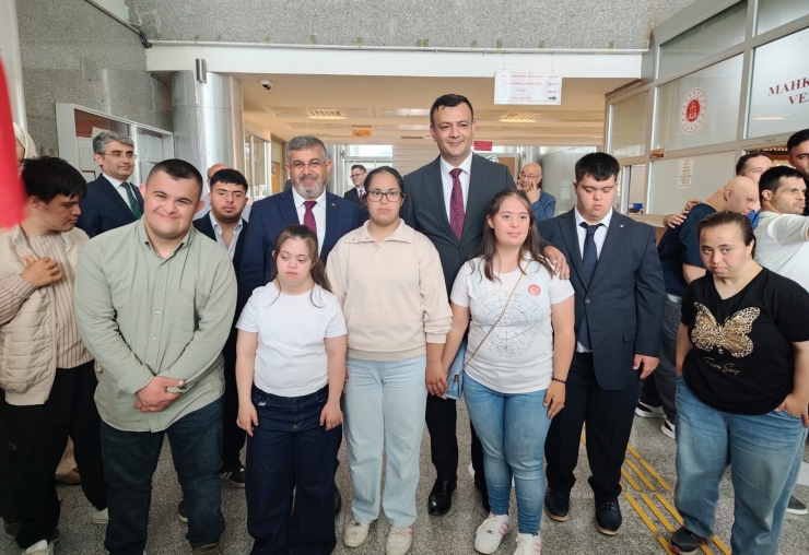 Adıyaman Adliyesi’nde Down Sendromlu Çocuklardan "sevgi Davası"