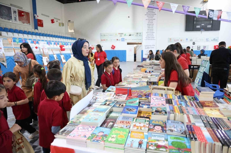 350 Bin Eserin Yer Aldığı Kitap Fuarına 13 Binden Fazla Öğrenci İlgi Gösterdi