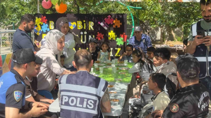 Polislerden Çocuklara Pasta Sürprizi