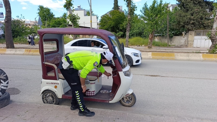 Elektrikli Motor Devrildi: 1 Yaralı