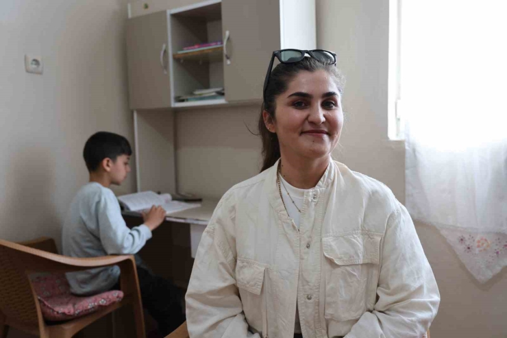 Öğretmenlerin Saha Çalışmasında Tanıştığı Özel İhtiyaçlı Zeynel, Evinde Aldığı Eğitim Desteğiyle Yalnız Bırakılmıyor
