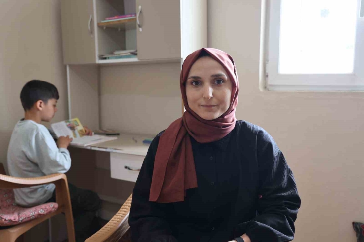 Öğretmenlerin Saha Çalışmasında Tanıştığı Özel İhtiyaçlı Zeynel, Evinde Aldığı Eğitim Desteğiyle Yalnız Bırakılmıyor