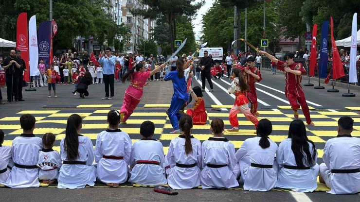 Diyarbakır’da 19 Mayıs Coşkuyla Kutlandı