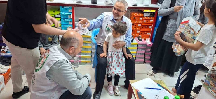 Diyarbakır’da Yetim Çocuklara Bayramlık Hediyesi