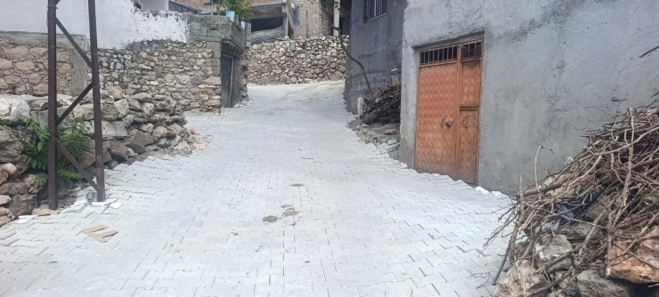 Çermik’te Yağışlar Nedeni İle Bozulan Yollar Onarılıyor