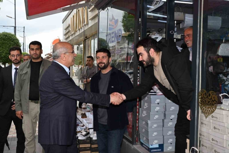 Başkan Er, Deprem Sonrası Sahada Çalışmaları İnceledi, Vatandaşlarla Bir Araya Geldi