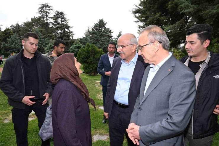 Başkan Er, Deprem Sonrası Sahada Çalışmaları İnceledi, Vatandaşlarla Bir Araya Geldi