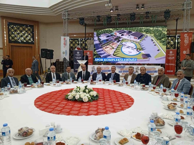 Malatya’da Spor Emekçileri Onurlandırıldı, Arslantepe Yarı Maratonu’nun İmzaları Atıldı