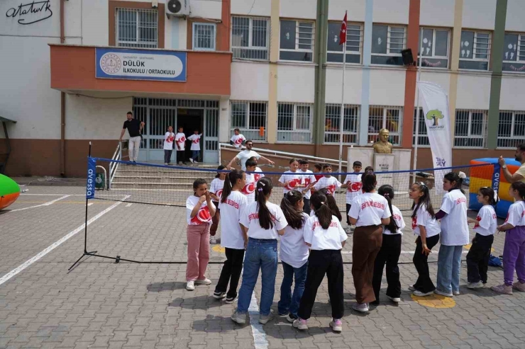 Şehitkamil’den Köy Okulunda Renkli Şenlik