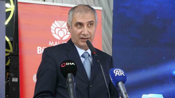 Malatya’da Spor Emekçileri Onurlandırıldı, Arslantepe Yarı Maratonu’nun İmzaları Atıldı