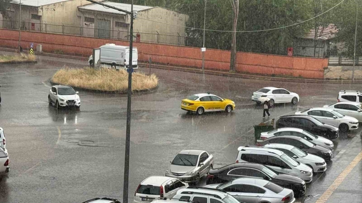 Diyarbakır’da Sağanak Etkili Oldu