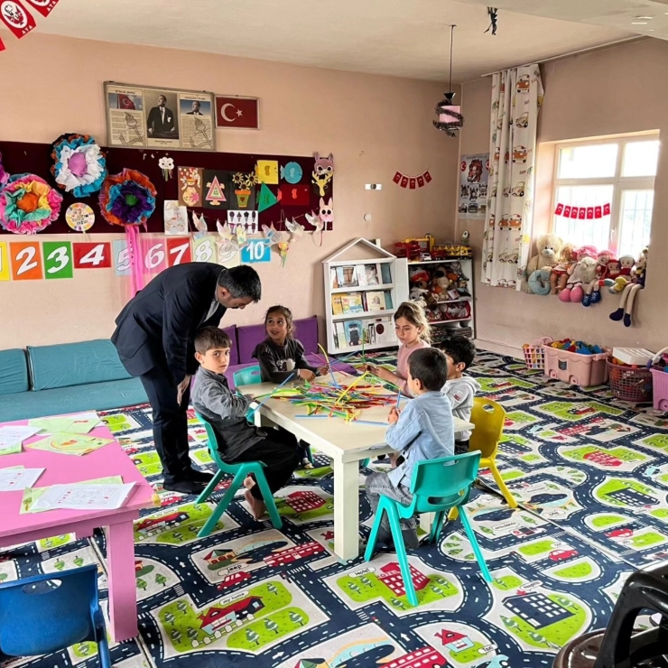 Dicle Kaymakamı Atış, Öğrenci Ve Öğretmenlerle Bir Araya Geldi