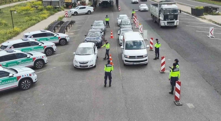 Gaziantep’te Jandarmadan Huzur-güven Uygulaması: 673 Aranan Şahıs Yakalandı