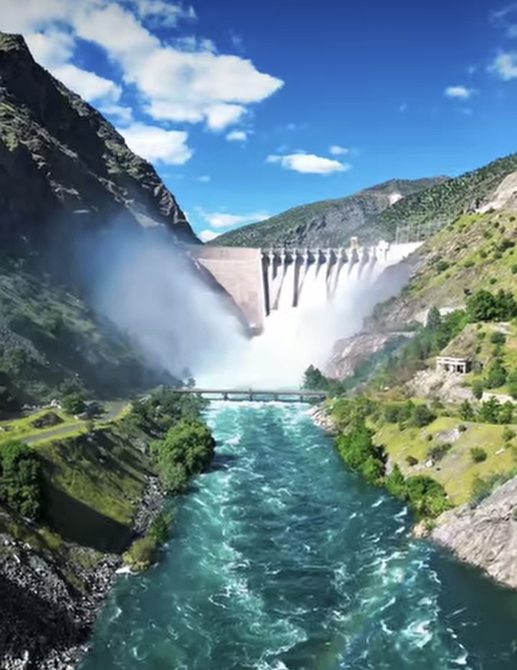 Karakaya Barajında Su Tahliyesi Nedeni İle Köprü Trafiğe Kapatıldı