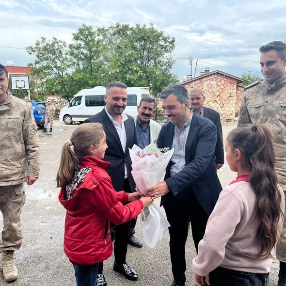 Dicle Kaymakamı Atış, Öğrenci Ve Öğretmenlerle Bir Araya Geldi