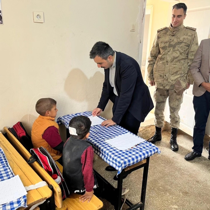 Dicle Kaymakamı Atış, Öğrenci Ve Öğretmenlerle Bir Araya Geldi