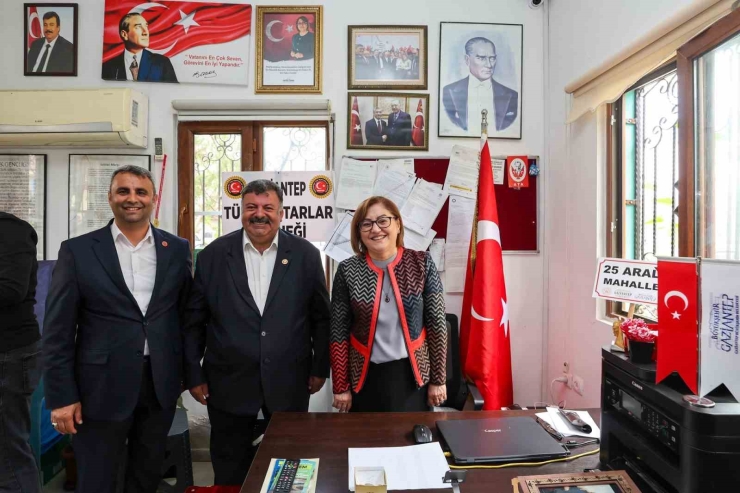 Fatma Şahin, 25 Aralık Mahallesi Sakinleriyle Bayramlaştı