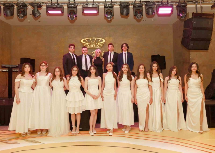 Gkv 62. Yıl Mezunlarını Unutulmaz Bir Baloyla Uğurlandı